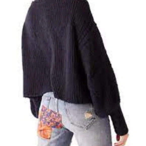 HP💝Free People Be Yours Pullover in black xs